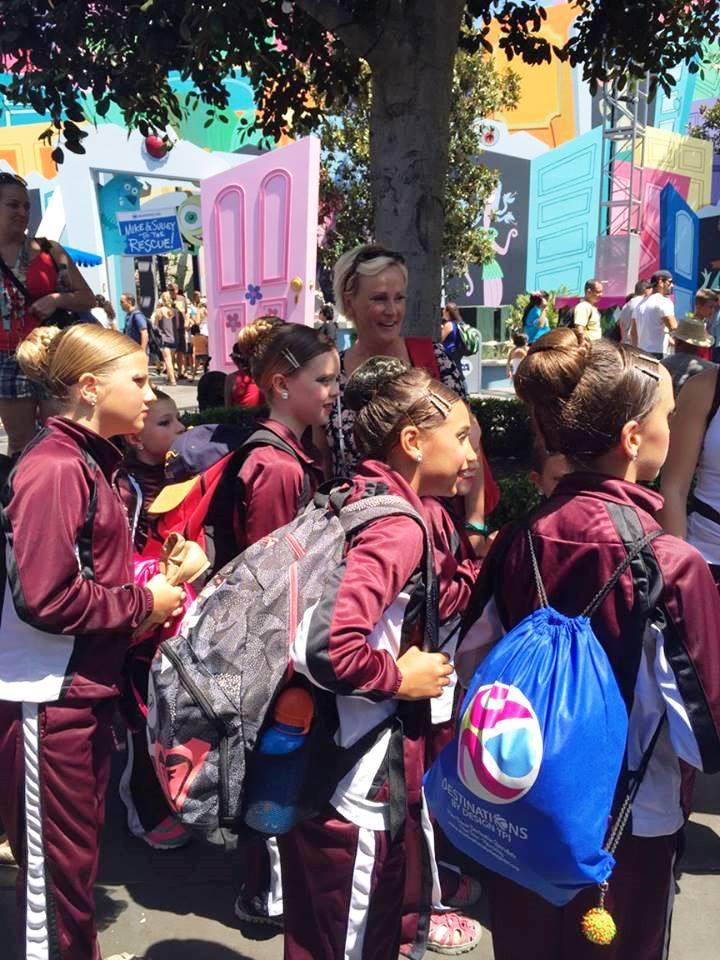 Dancers Travel - background banner